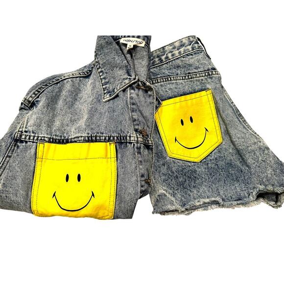 Mainstrip – Smiley Denim Jacket – Vintage Wash – Size M (Shorts listed sep.) - Picture 6 of 8